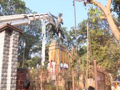 
      
      Maharashtra Guv pays floral tribute to Chhatrapati Shivaji...
      
      