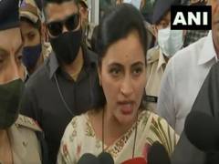 
      
      Navneet Rana calls Sanjay Raut 'Popat'
      
      