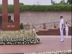 
      
      Royal Malaysian Navy Chief lays wreath at National War Memorial
      
      