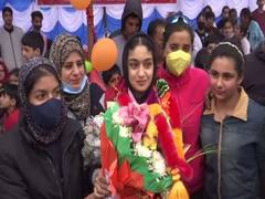 
      
      Moscow Wushu Stars Championship: Gold medalist Sadia Tariq...
      
      