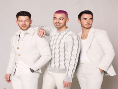 
      
      Jonas Brothers virtually reunite for Christmas Eve Xbox Tradition
      
      