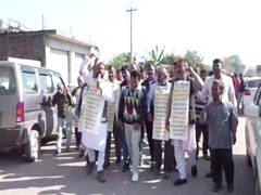 
      
       J-K: Farmers take out 10-km long march to highlight Border issues
      
      