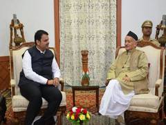 
      
      CM Fadnavis meets Maharashtra Guv at Raj Bhavan
      
      