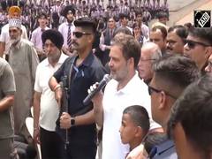 
      
      Rahul Gandhi interacts with students in Poonch
      
      