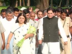 
      
      Maneka, Varun Gandhi pay homage to Sanjay Gandhi on his 39th...
      
      