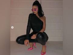 
      
      Kylie Jenner, Sofia Richie get glamorous for girls' night out
      
      