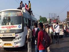 
      
      Muzaffarpur bus stand crowded despite lockdown 
      
      