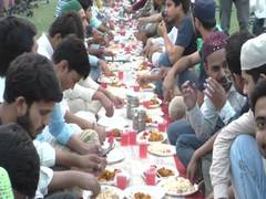 
      
      Thousands attend Iftar organised by AMU students 
      
      