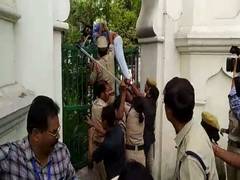 
      
      ABVP workers try to barge into Telangana Assembly, police...
      
      