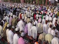 
      
      Eid-ul-Fitr: Devotees offer prayers in Aligarh
      
      