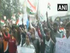 
      
      Locals raise slogans to vacate Singhu border amid farmers'...
      
      