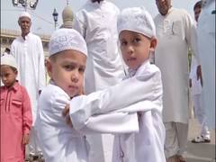 
      
      Hyderabad: Eid-ul-Fitr prayers observed at Mecca Masjid
      
      