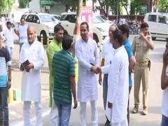 
      
      Lucknow: SP holds meeting ahead of assembly session in state
      
      