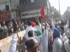 
      
      Farmers protest in Sirsa against agri laws
      
      