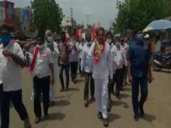 
      
      Andhra CPI unit holds protest against petrol, diesel price hike 
      
      