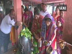 
      
      Devotees throng Lord Shiva temples on second Monday of Sawan
      
      