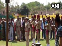 
      
      K'taka: State honours given to Pejavara Mutt Seer Vishwesha...
      
      