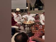 
      
      Rajasthan Cong MLAs sing 'Hum Honge Kamyaab' in Jaipur hotel...
      
      