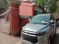 
      
      Lalu Prasad Yadav appears before Patna CBI Court in fodder...
      
      
