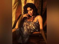 
      
      Janhvi Kapoor raises glam quotient in mermaid avatar 
      
      