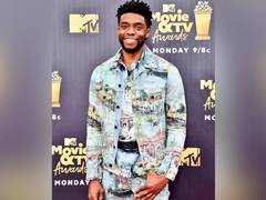 
      
      Chadwick Boseman dedicates 'Best Hero' award to real-life hero
      
      