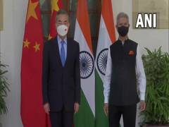 
      
      Chinese FM Wang Yi meets EAM Jaishankar
      
      