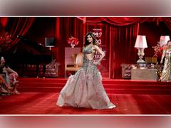 
      
      Shilpa Shetty leaves audience stunned as she walks for Dolly J
      
      
