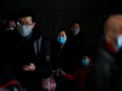 
      
      Global coronavirus toll mounts to 904
      
      
