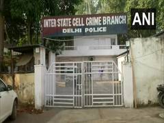 
      
      3 Jamia students reach Delhi police's Crime Branch office for 
      
      
