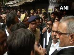 
      
      Bar Association General Secretary arrested in Lucknow court...
      
      