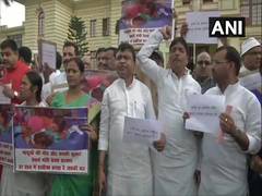 
      
      RJD MLAs protest over AES deaths outside Bihar Assembly
      
      