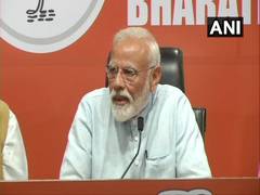 
      
      At party presser, Modi takes no question; Rahul says 'well done'
      
      