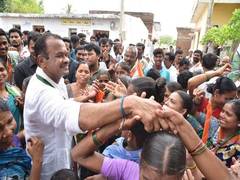 
      
      Congress MP Komatireddy Venkat Reddy denies meeting Ram Madhav
      
      