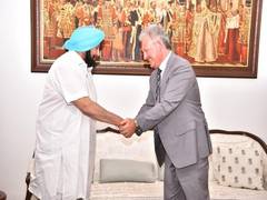 
      
      Amarinder meets British envoy, assures support to diaspora...
      
      