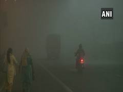 
      
      Dense fog engulfs parts of Delhi, AQI remains in 'very poor'...
      
      