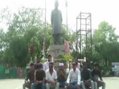 
      
      MP: Congress workers protest vandalism attempt of Nehru's statue
      
      