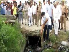 
      
      UP: Rampur DM cleans drain to launch week-long cleanliness...
      
      