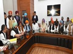 
      
      Punjab CM meets Behbal Kalan incident victims' kin, promises...
      
      