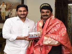 
      
      DRDO chairman meets Andhra Pradesh CM
      
      