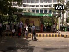 
      
      With few buses during lockdown in Delhi, commuters stranded
      
      