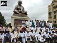 
      
       K'taka crisis: Congress workers protest against BJP  
      
      