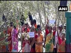 
      
      Union Minister Chaudhuri greeted with 'go-back' placards...
      
      
