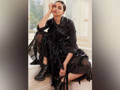 
      
      Deepika asks Kartik to teach her 'Dheeme Dheeme' step, he...
      
      