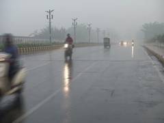 
    Delhi-NCR chokes on smog, visibility drops significantly as AQI crosses 600 
    