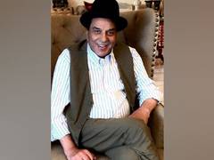 
      
      Dharmendra happy to be on the sets of 'Rocky Aur Rani Ki Prem...
      
      