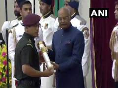 
      
      Lt Col Dhoni to train with Parachute regiment for two months
      
      