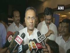 
      
      K'taka CLP passes resolution urging Rahul Gandhi to withdraw...
      
      