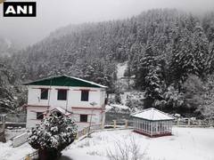 
    Himachal, Uttarakhand receive snowfall
    