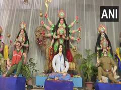 
      
      Durga Puja pandal in Patna honours 'Corona warriors' in a...
      
      