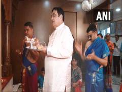 
      
      Gadkari, Thackeray, Fadnavis celebrate Ganesh Chaturthi with...
      
      